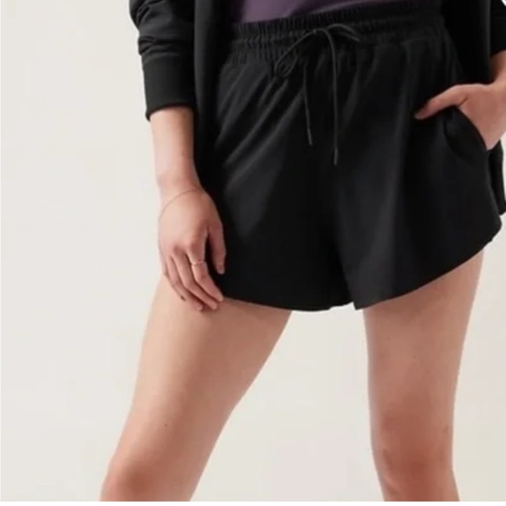 NEW Athleta Crossroads Shorts